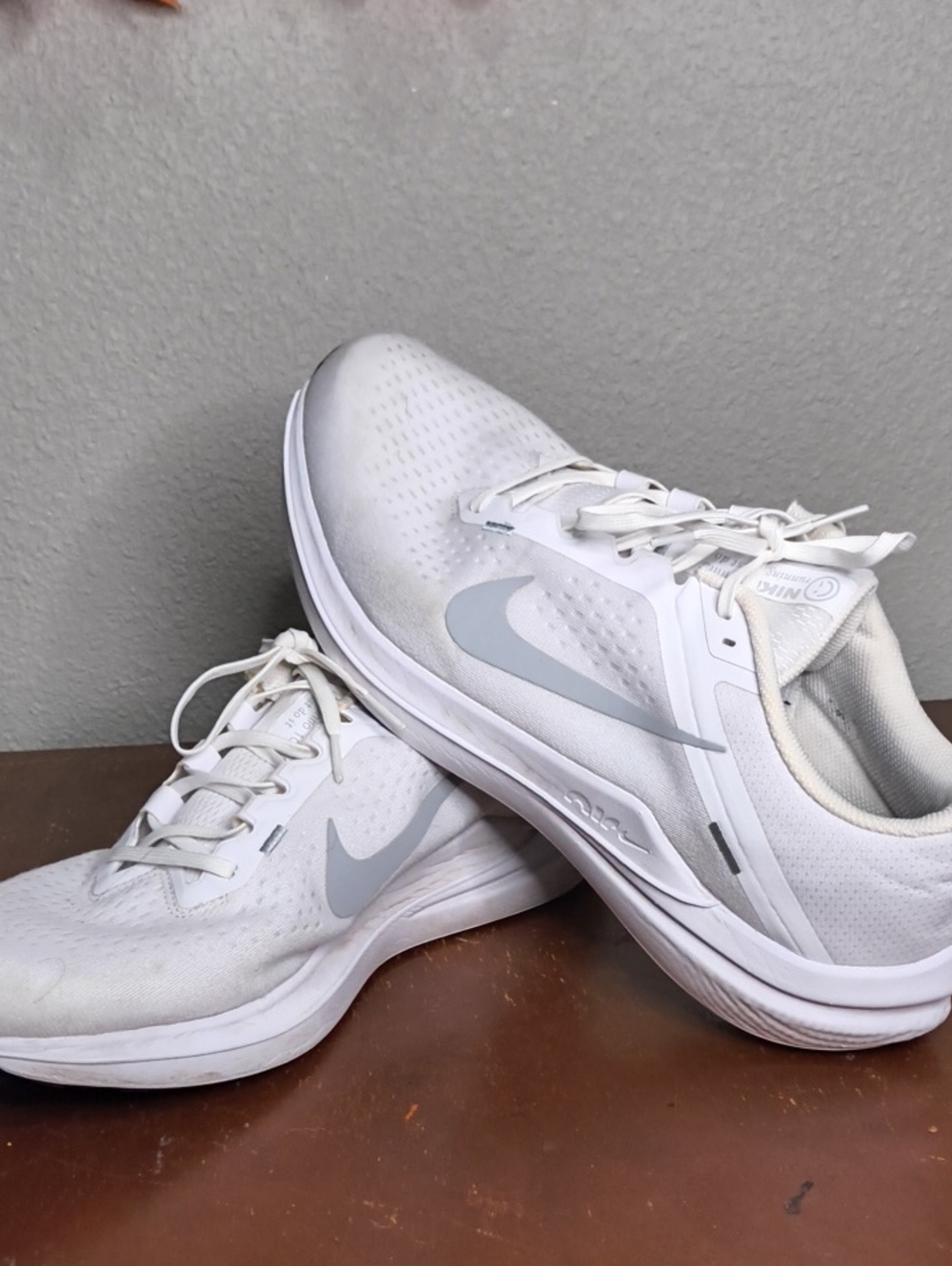Nike White Athletic Running Shoes with Light Gray Swoosh Size 14 AW